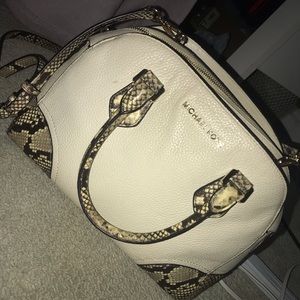 Michael Kors purse great condition!!